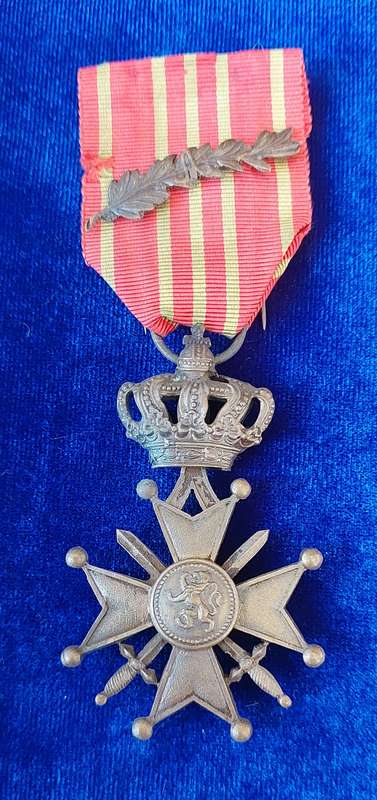 - WW1 Belgium War Cross with Palms of King Albert (Citation at Army level) -