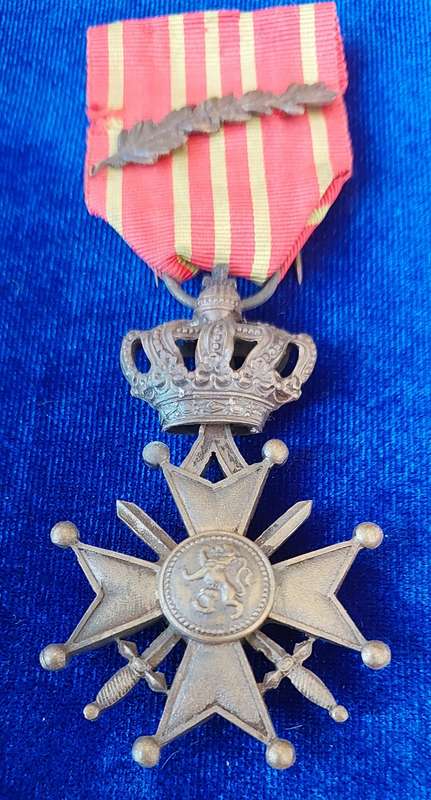 - WW1 Belgium War Cross with Palms of King Albert (Citation at Army level) -