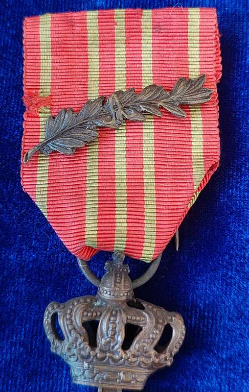 - WW1 Belgium War Cross with Palms of King Albert (Citation at Army level) -