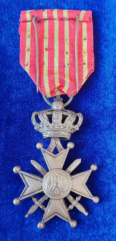 - WW1 Belgium War Cross with Palms of King Albert (Citation at Army level) -