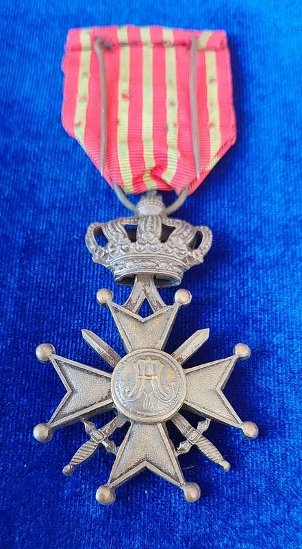 - WW1 Belgium War Cross with Palms of King Albert (Citation at Army level) -