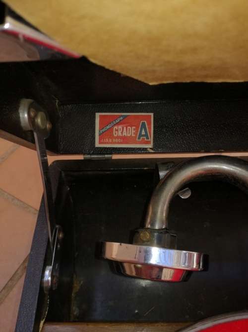 Portable phonograph/gramophone in carry case