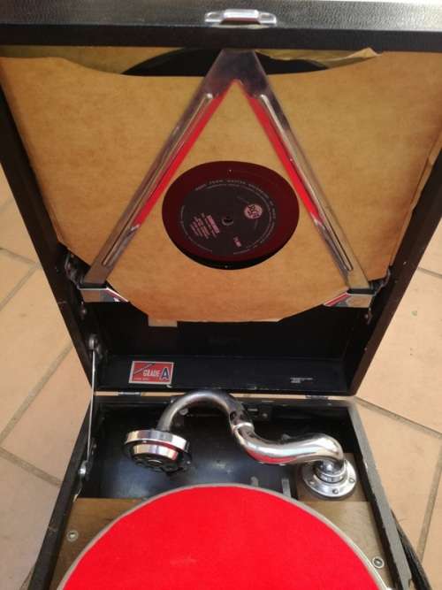 Portable phonograph/gramophone in carry case