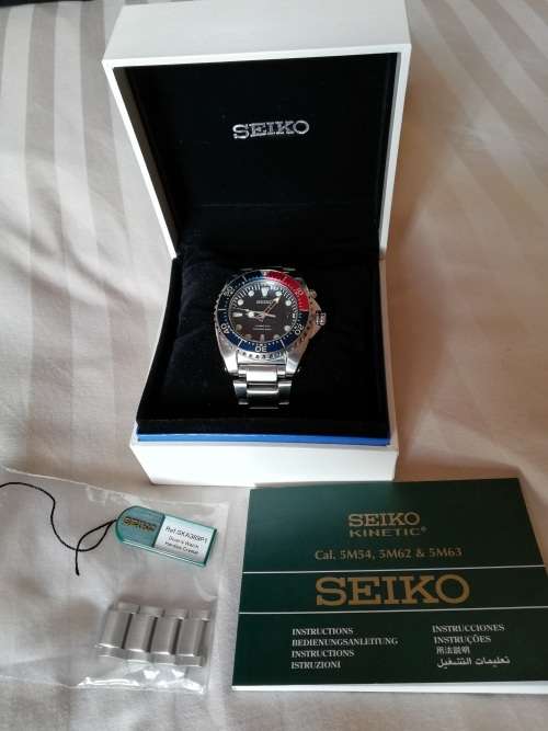 Seiko Kinetic Diver's 200m SKA369P1 Pepsi Bezel