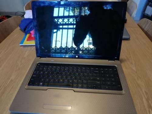 HP G72 17.3", Core i3, 8GB Ram, 1TB HD, DVD, Windows 10 Pro