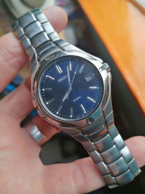 Blue Seiko Quartz with date, steel bracelet