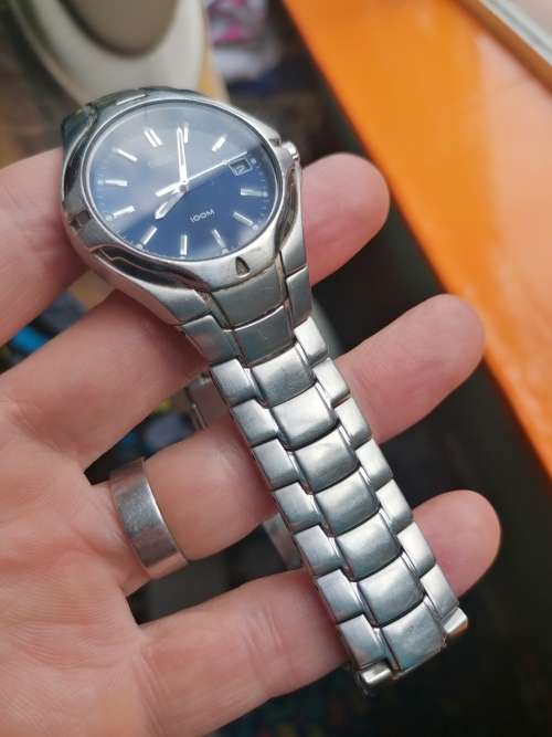 Blue Seiko Quartz with date, steel bracelet