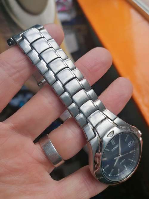 Blue Seiko Quartz with date, steel bracelet