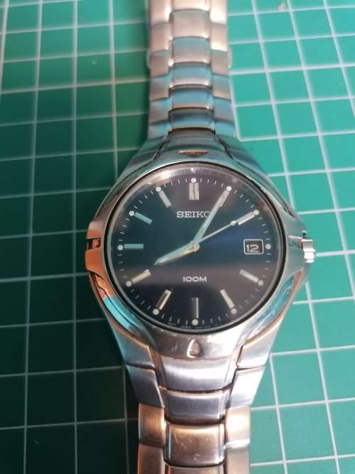Blue Seiko Quartz with date, steel bracelet