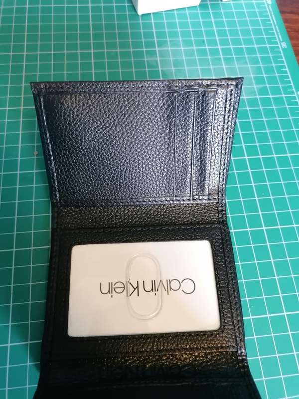 Calvin Klein Men`s Genuine Leather Tri-fold Wallet