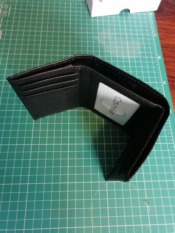 Calvin Klein Men`s Genuine Leather Tri-fold Wallet