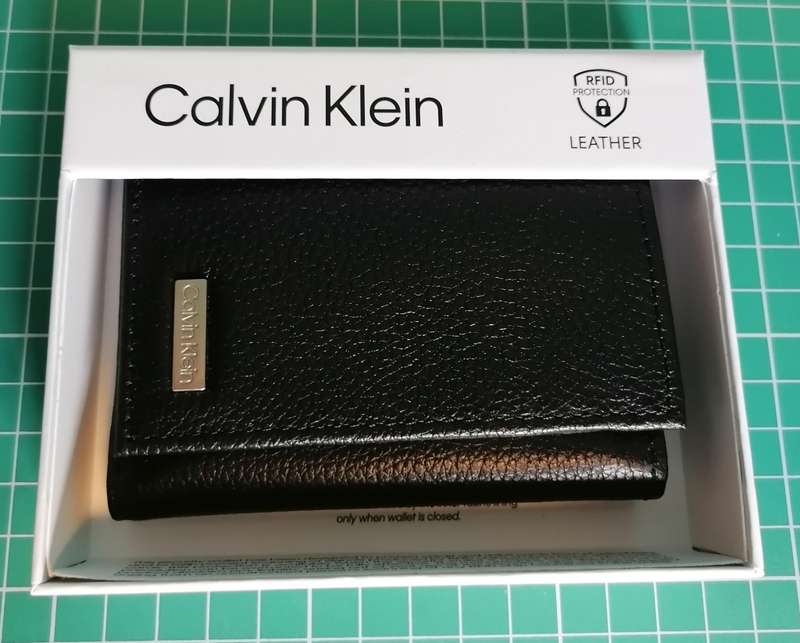 Calvin Klein Men`s Genuine Leather Tri-fold Wallet