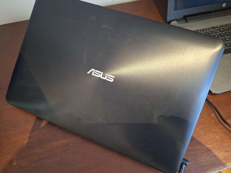 Asus X555UA laptop