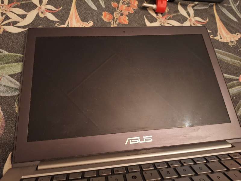 ASUS Zenbook UX31E - not working, for spares