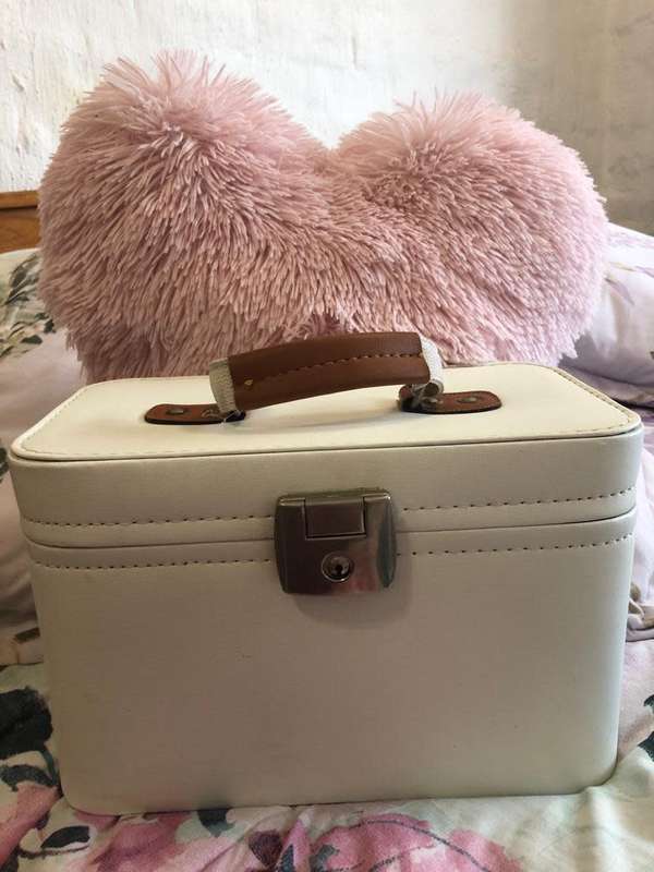Vanity Case - Nostalgic Yesteryear - Mint Condition