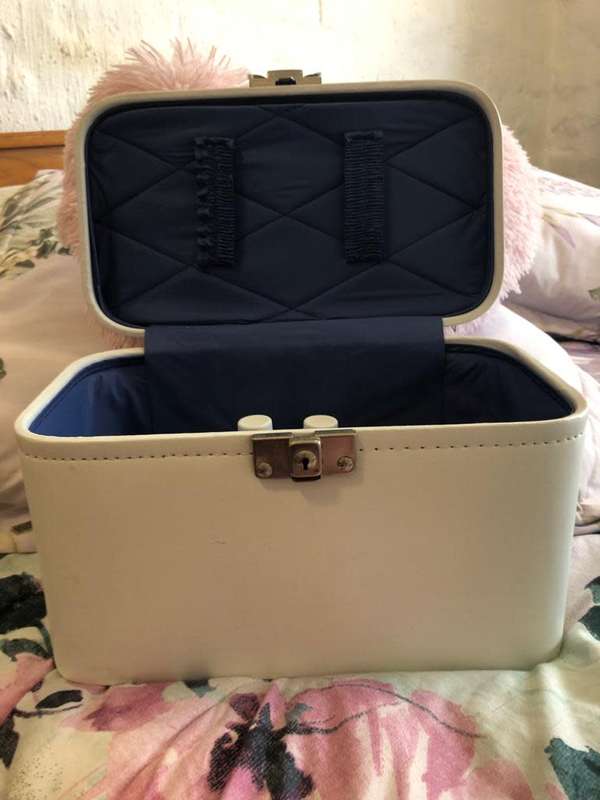 Vanity Case - Nostalgic Yesteryear - Mint Condition
