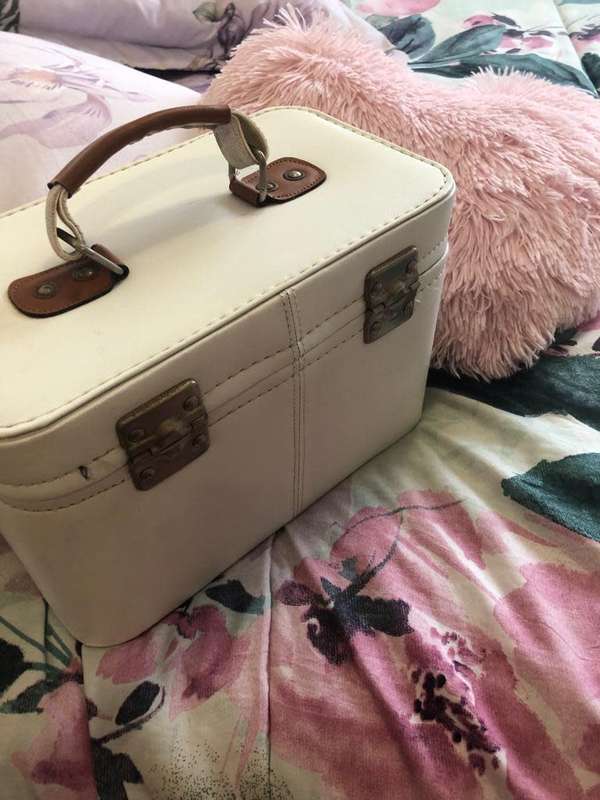 Vanity Case - Nostalgic Yesteryear - Mint Condition