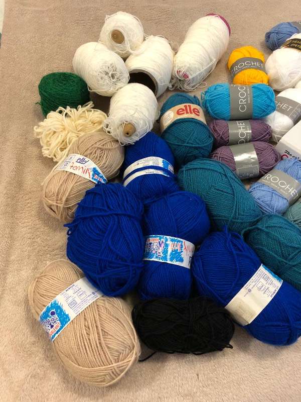 The Art Of Crochet Manual PLUS 37 Balls Of Yarn