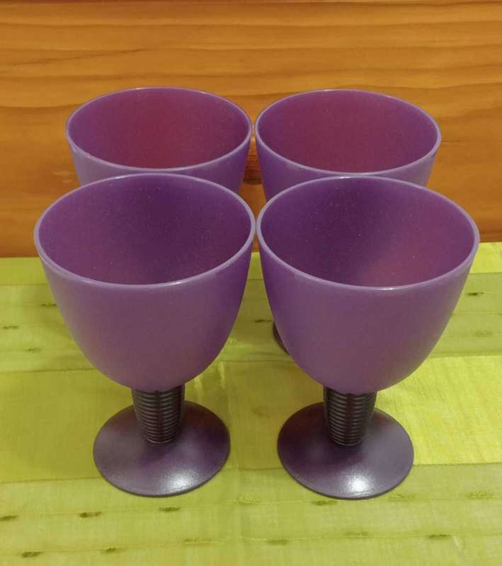 Tupperware Cups - Set Of 4 PLUS Free Gift!