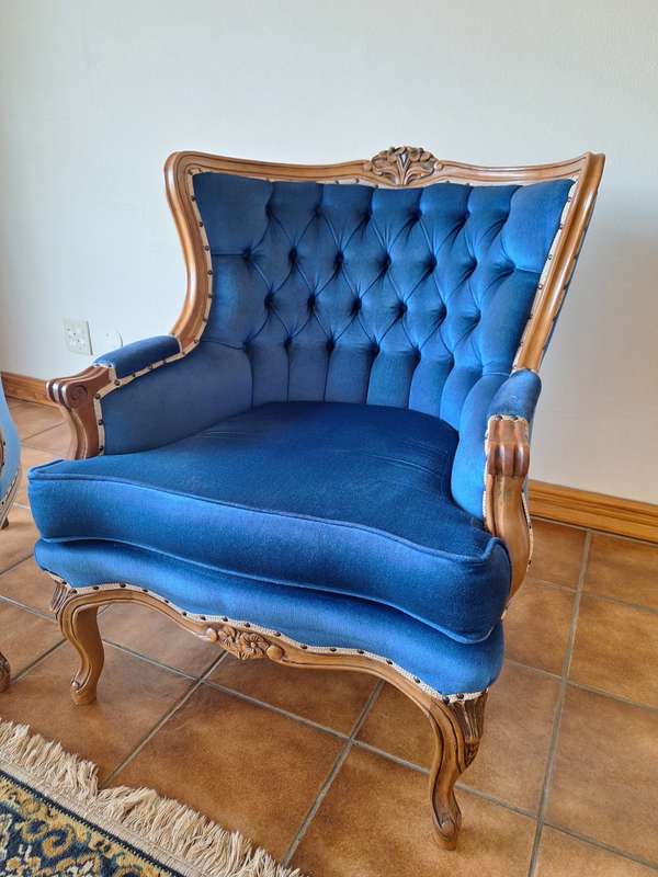 Vintage Victorian Couch Set