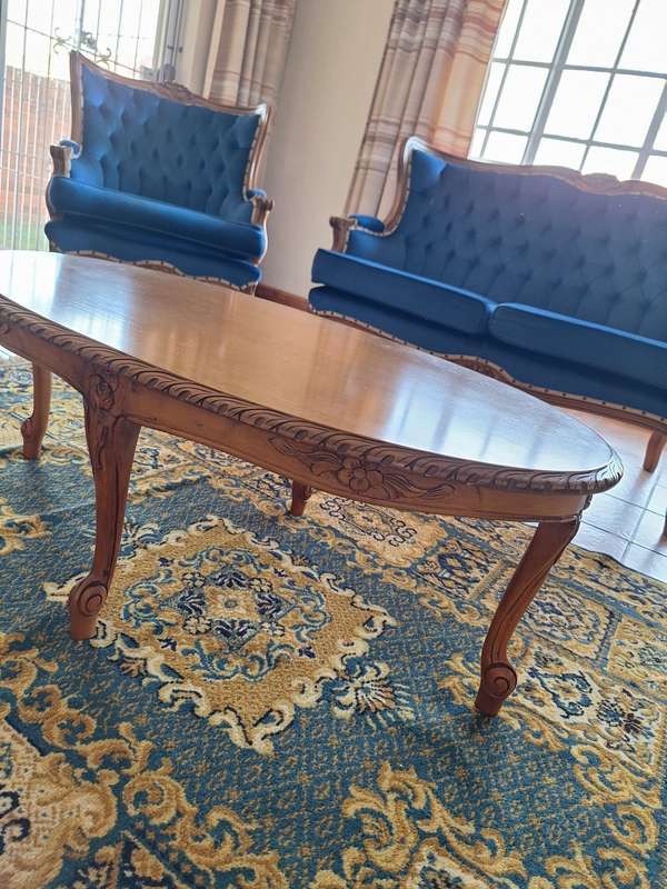 Vintage Victorian Couch Set