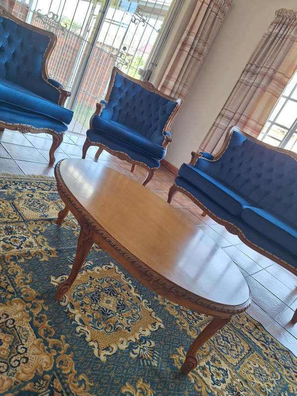 Vintage Victorian Couch Set