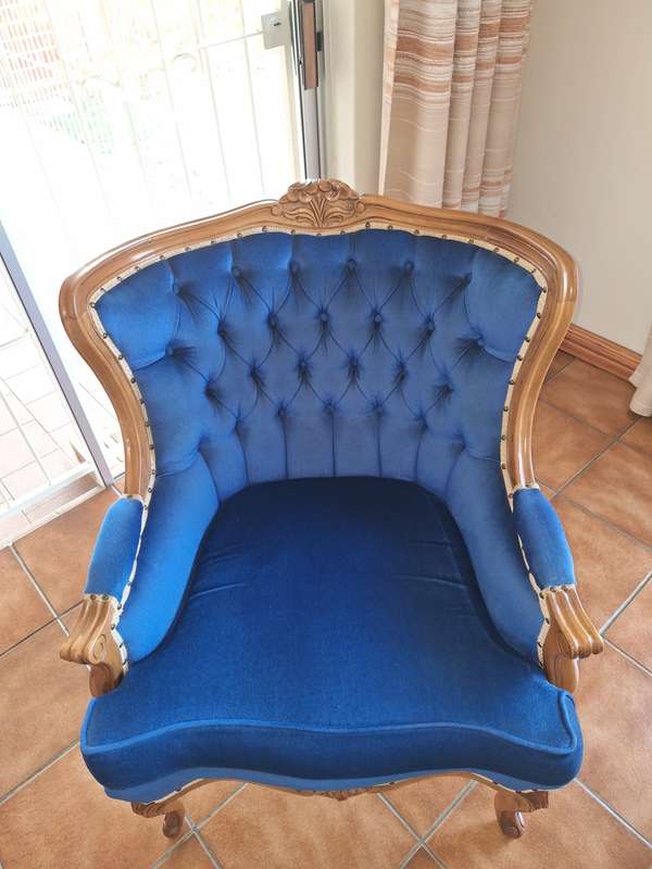Vintage Victorian Couch Set