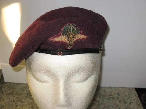 PARACHUTE BERET AND BADGE original