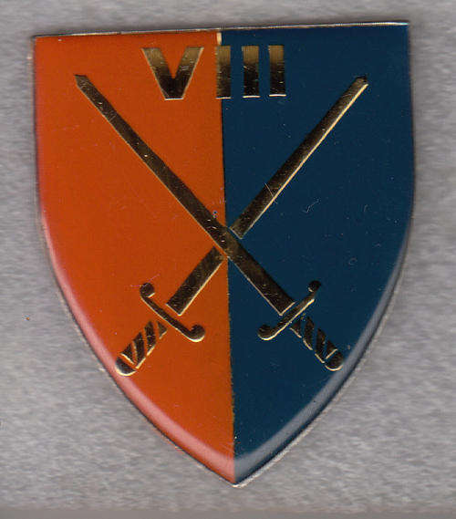8 ARMOURED BRIGADE SHOULDER FLASH 3 PINS ORIGINAL