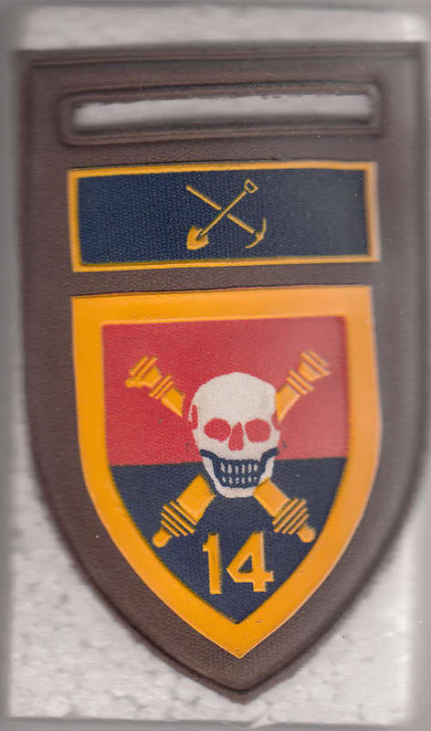 14 FIELD REGIMENT SHOULDER FLASH 1 PIN
