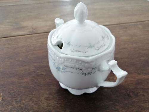 Hutschenreuther Viktoria Iris dinner set