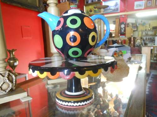 Retro Teapot and Cake Stand