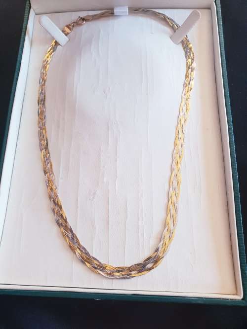 9ct solid gold 3 tone stunning fine necklace in box