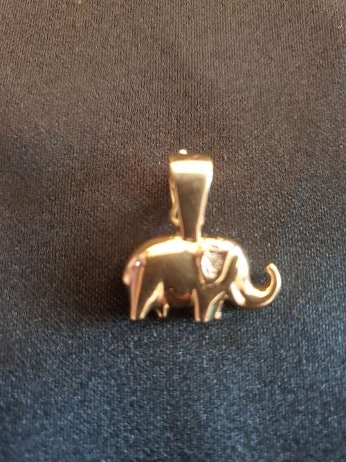 Elephant pendant in solid 9ct gold with diamond eye