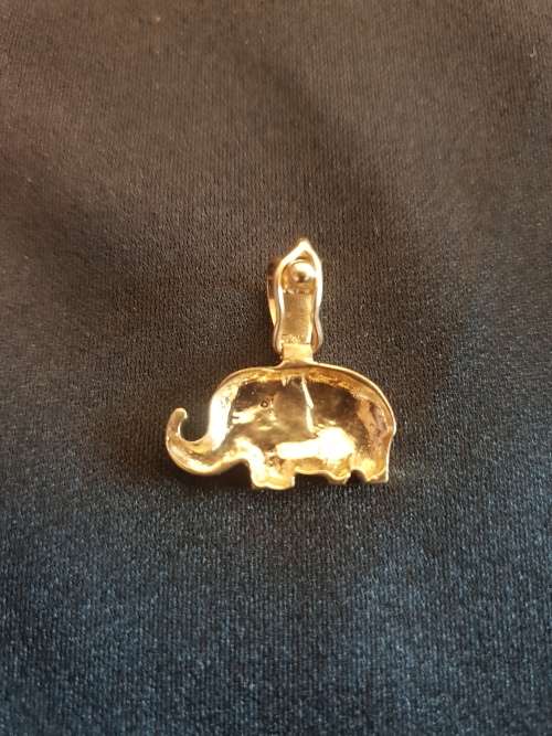Elephant pendant in solid 9ct gold with diamond eye