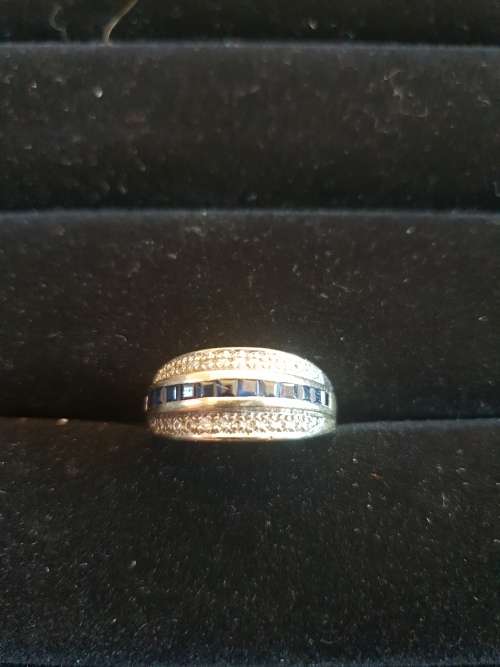 18ct white gold with diamonds and blue saphires ring