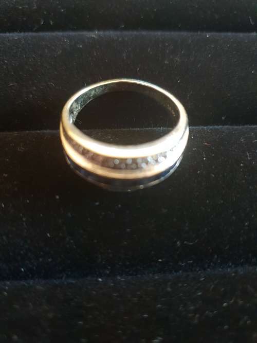 18ct white gold with diamonds and blue saphires ring