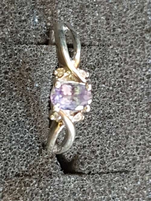 9ct gold with Tanzanite and diamond ring
