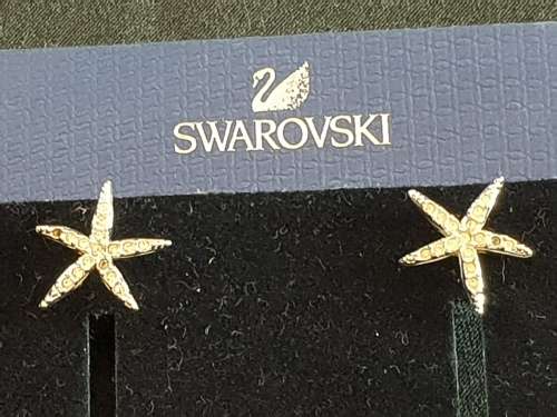 Swarovski crystal starfish shaped earing set