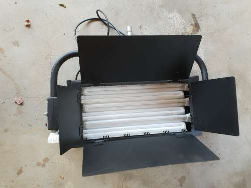 Nesys professional 6 bank cinamaphotography contineous lighting UNi 220