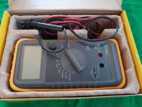 Brand new tester Digital capacitance,multimeter 200PF- 200MF