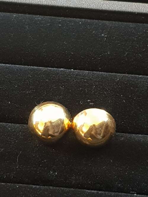 Stunning 18ct gold large domed button earring