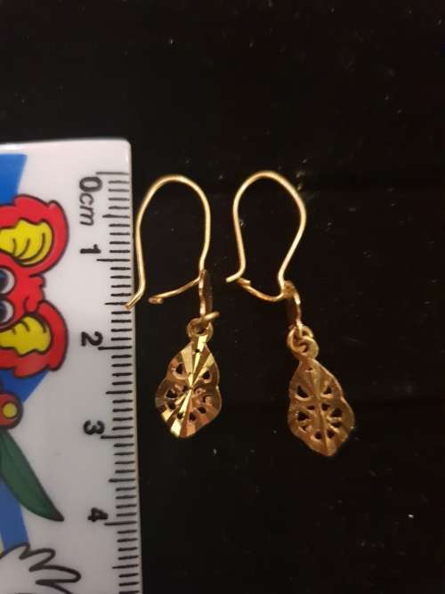 18ct yellow gold dangle earrings drop and dangle