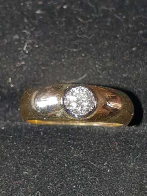 18ct yelllow & white gold ring with genuine .39 carat natural diamond