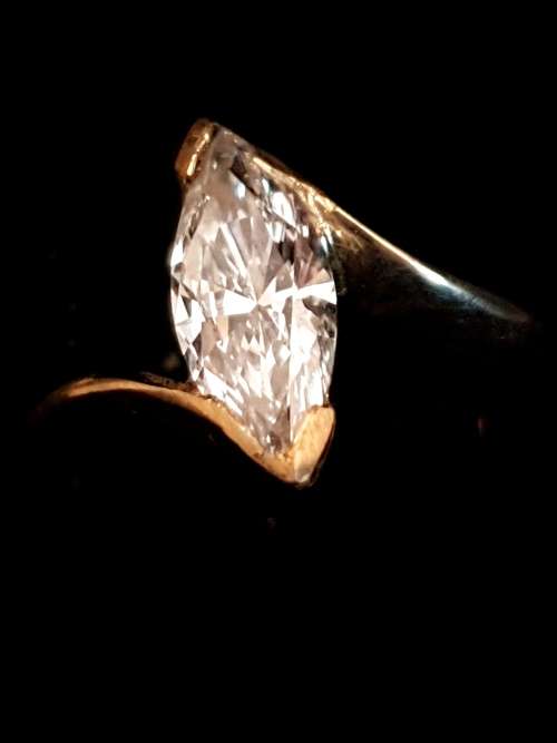 Genuine 0.744 VVS Marquise Diamond ring set in 14ct yellow gold