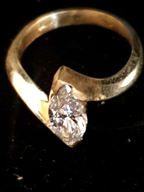 Genuine 0.744 VVS Marquise Diamond ring set in 14ct yellow gold