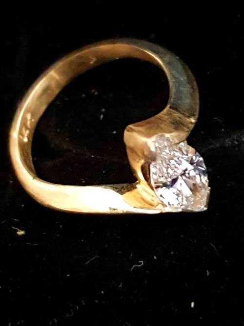 Genuine 0.744 VVS Marquise Diamond ring set in 14ct yellow gold