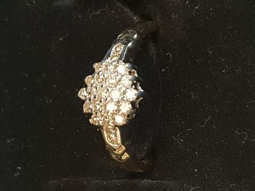 OOH so Stunning! 9ct yellow gold and 23x genuine diamond ring