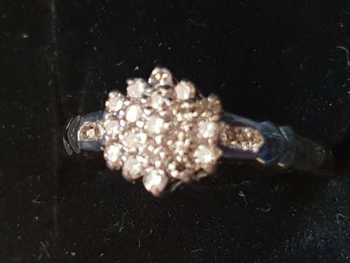 OOH so Stunning! 9ct yellow gold and 23x genuine diamond ring