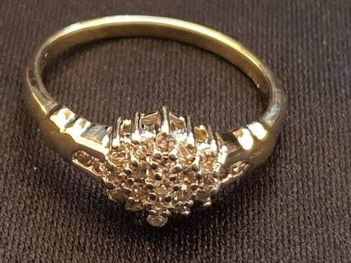 OOH so Stunning! 9ct yellow gold and 23x genuine diamond ring